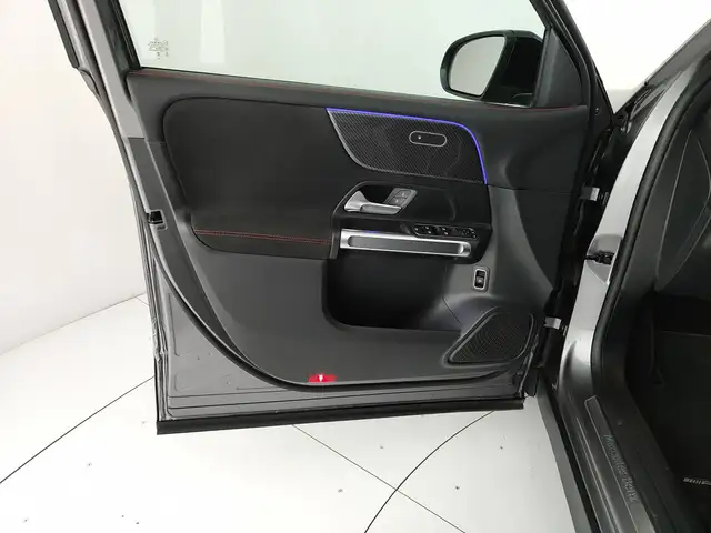 Mercedes-Benz GLB Class view 13