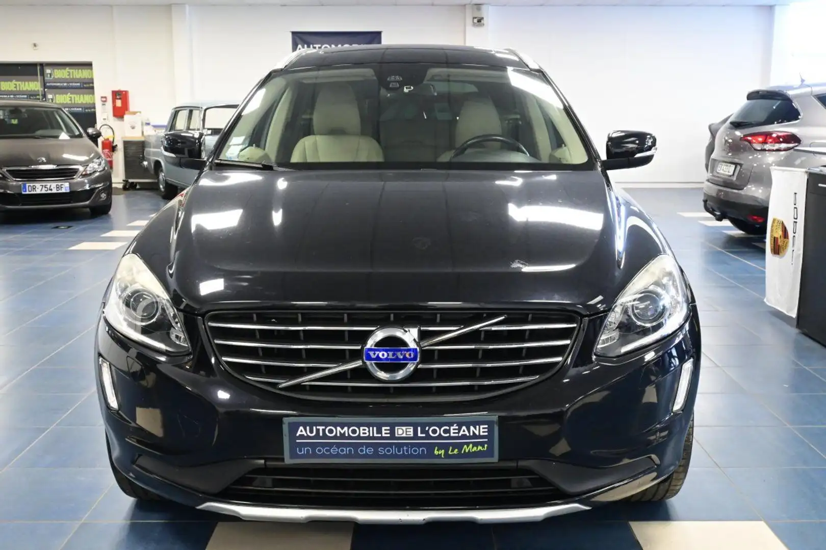 Volvo XC60 D4 181 ch S&S Summum Geartronic A Noir - 2
