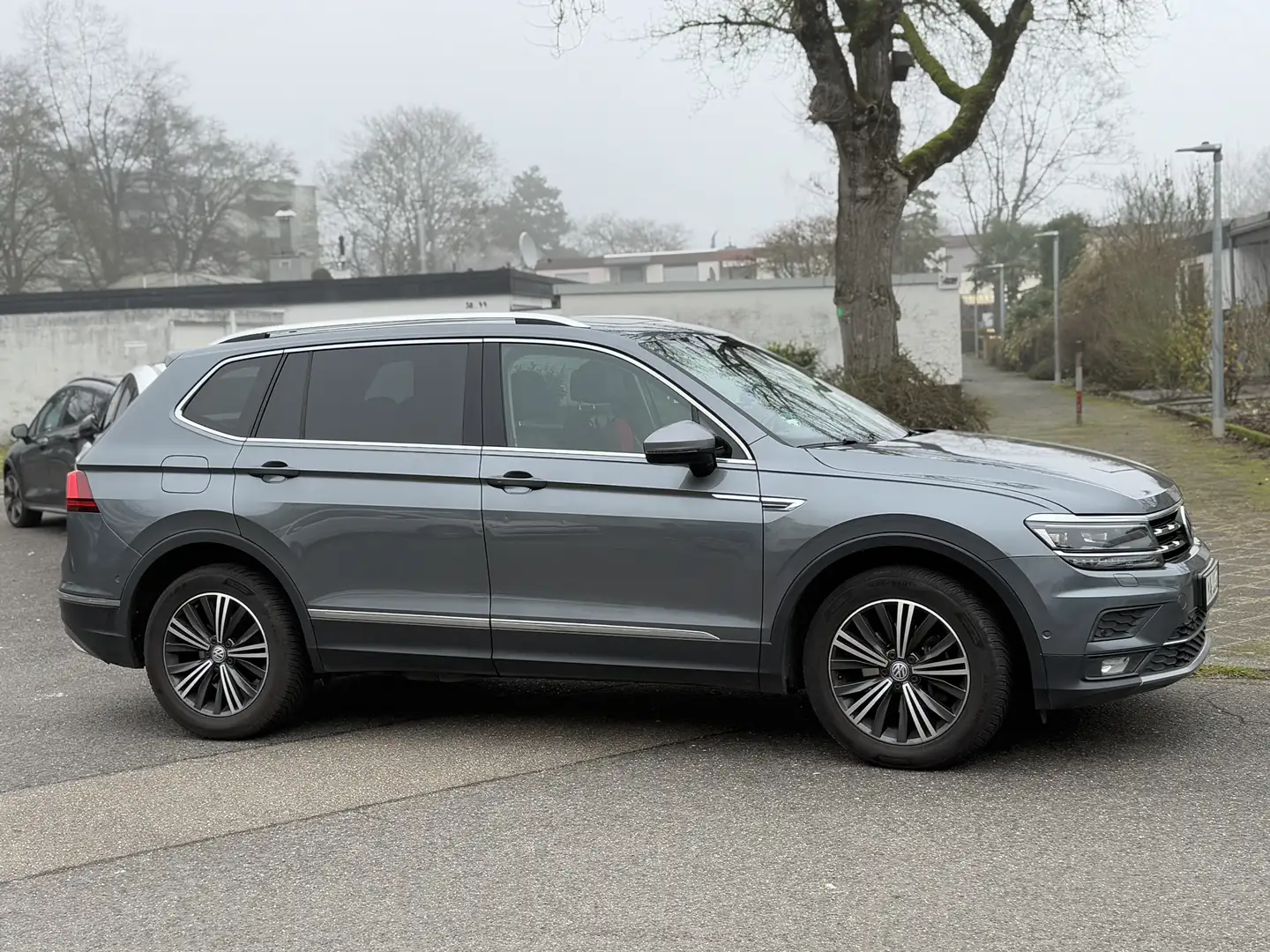 Volkswagen Tiguan Allspace 2.0 TDI SCR DSG Comfortline Grau - 1