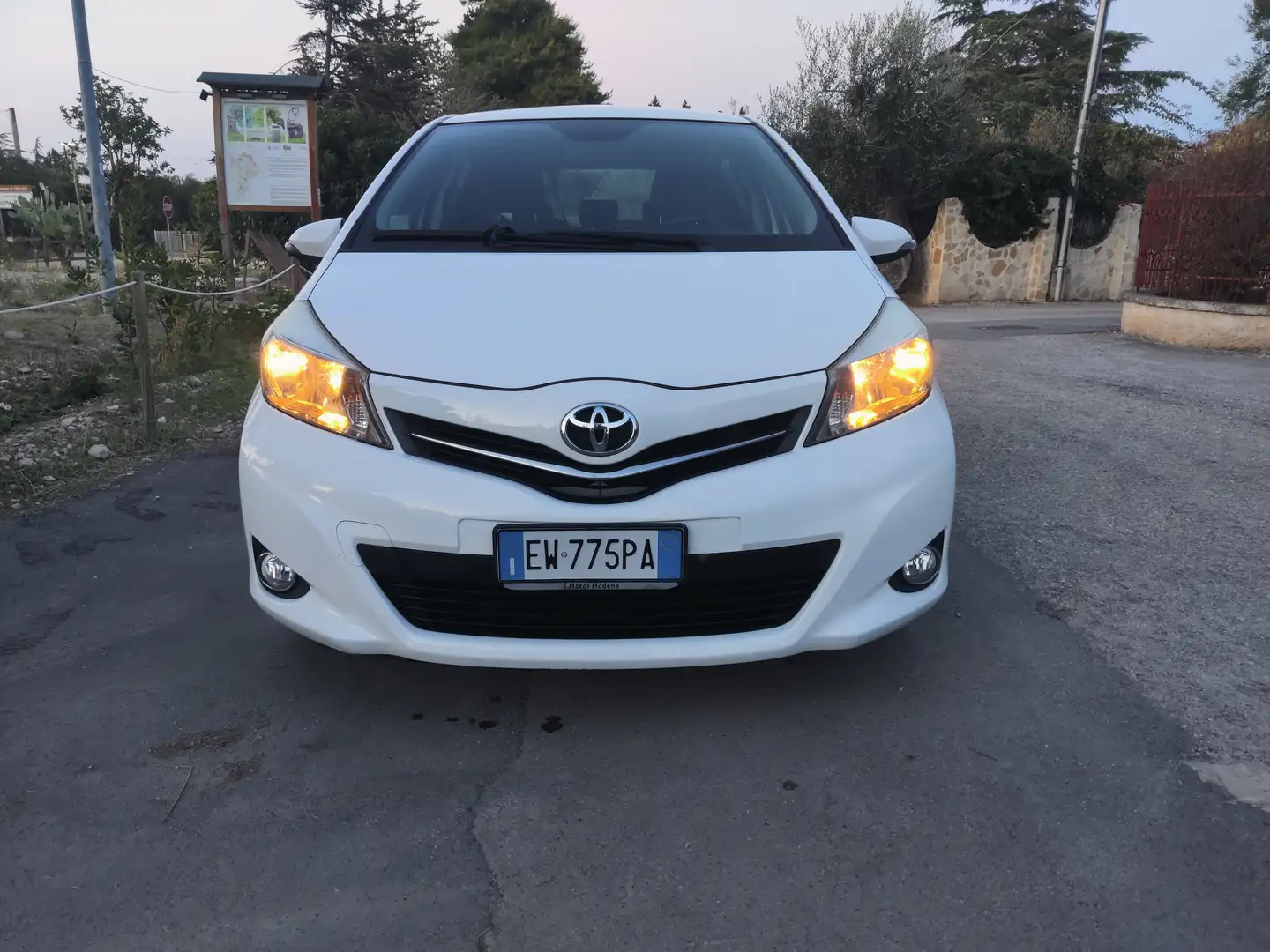 Toyota Yaris Yaris 5p 1.0 Lounge Blanc - 2