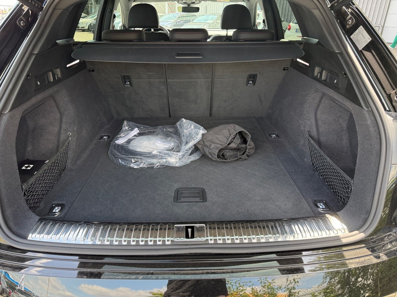 Audi Q8 e-tron 55 quattro s-line — photo 10