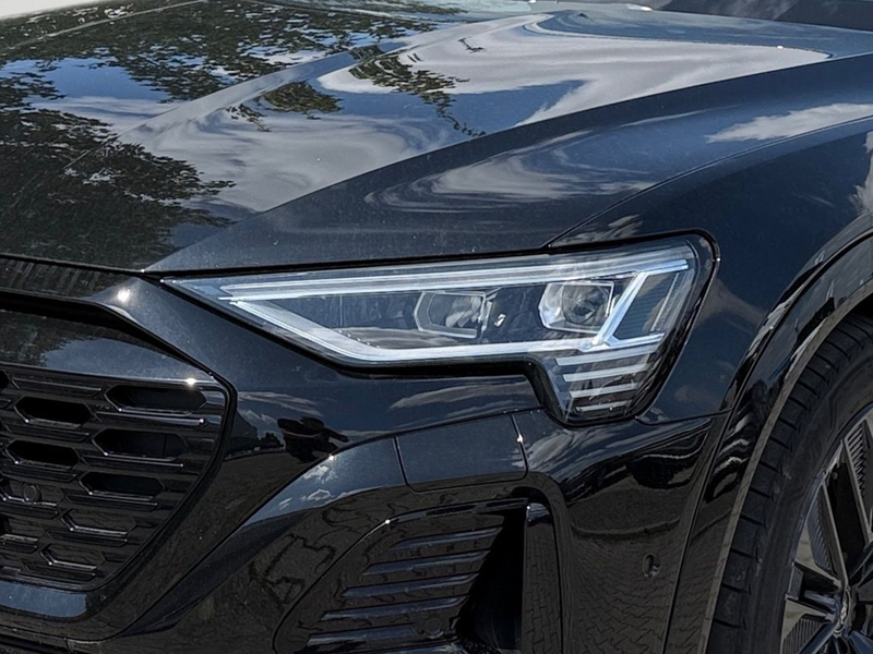 Audi Q8 e-tron 55 quattro s-line — photo 8