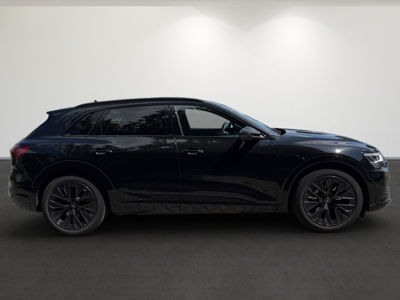 Audi Q8 e-tron 55 quattro s-line — photo 4