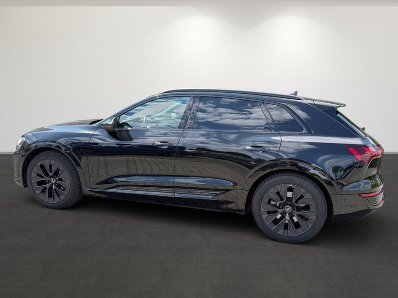 Audi Q8 e-tron 55 quattro s-line — photo 7