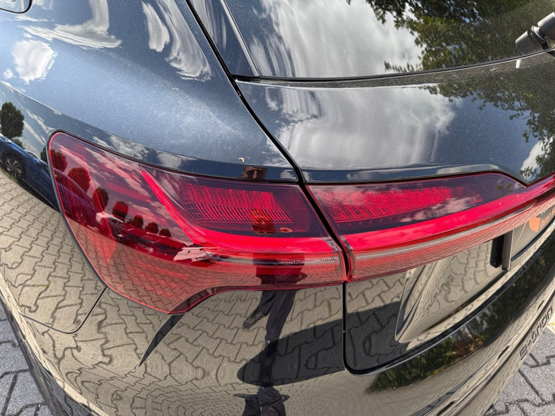 Audi Q8 e-tron 55 quattro s-line — photo 11