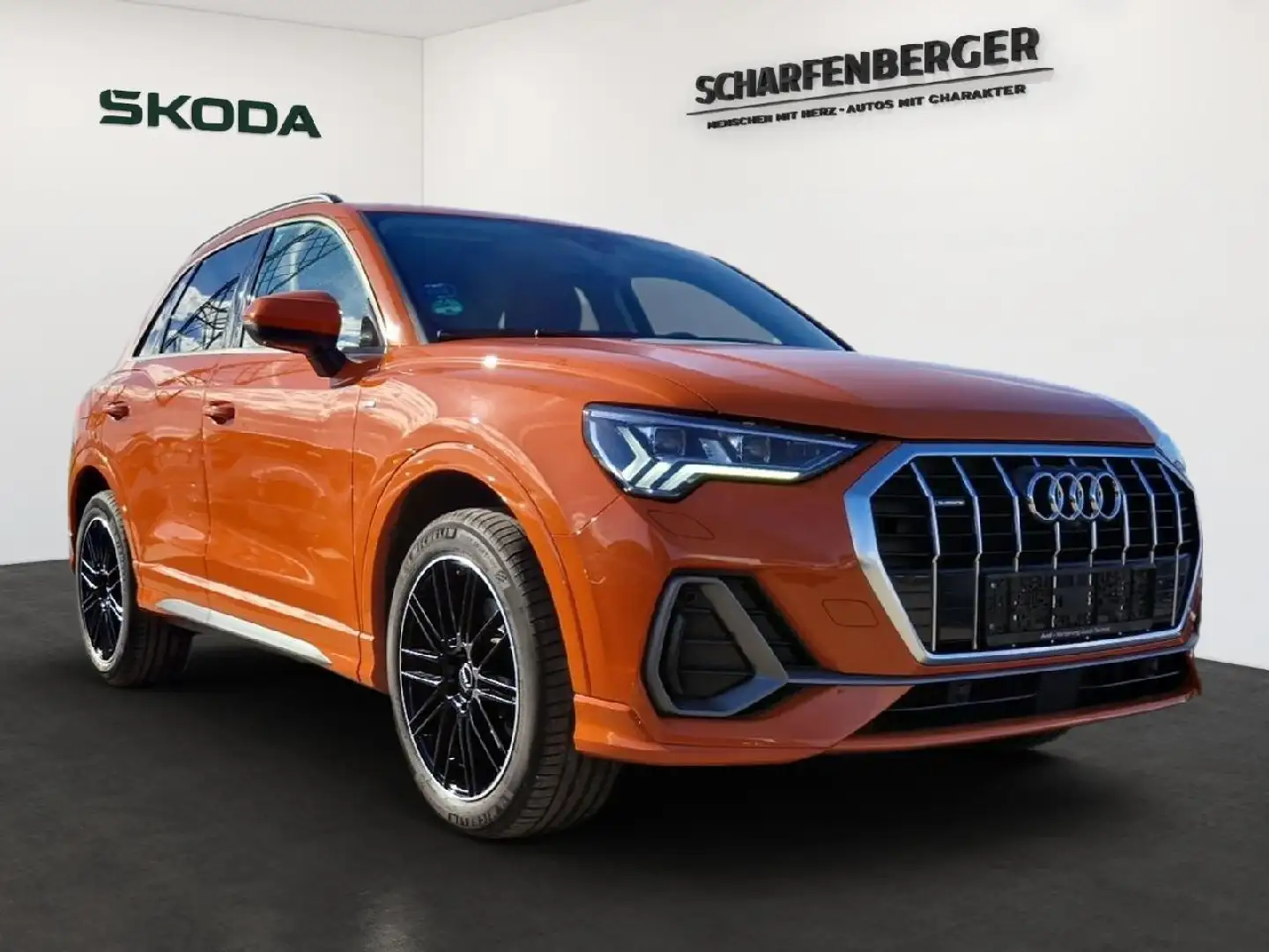 Audi Q3 quattro S line *RFK,Matrix,Navi`* Oranje - 2
