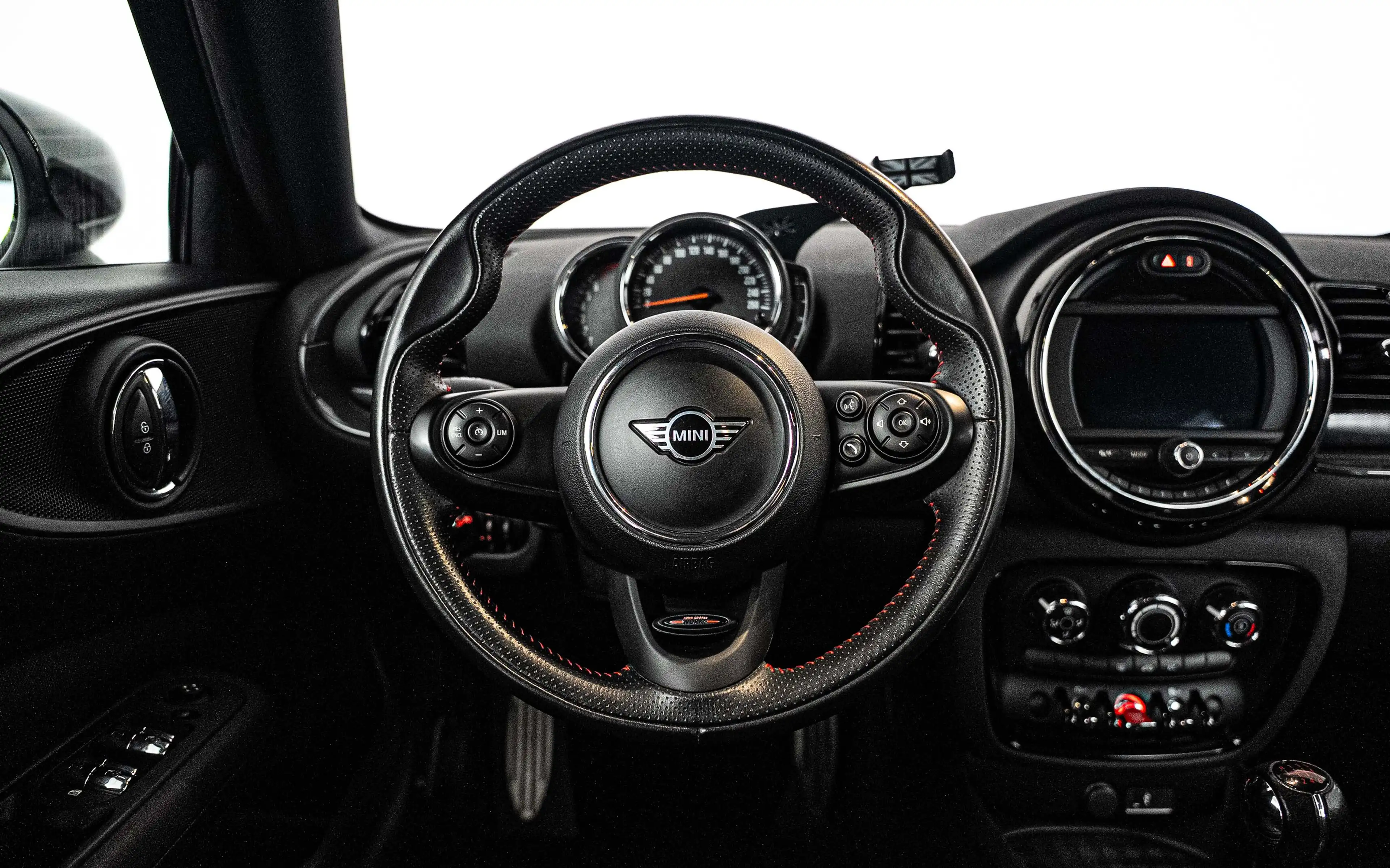 MINI One Clubman 102ch John Cooper Works — photo 11