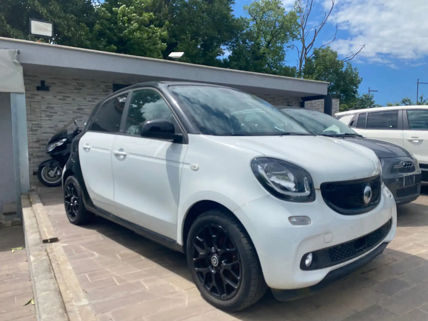 smart forFour EQ PRIME CABRIO Full Electtric Bílá - 1