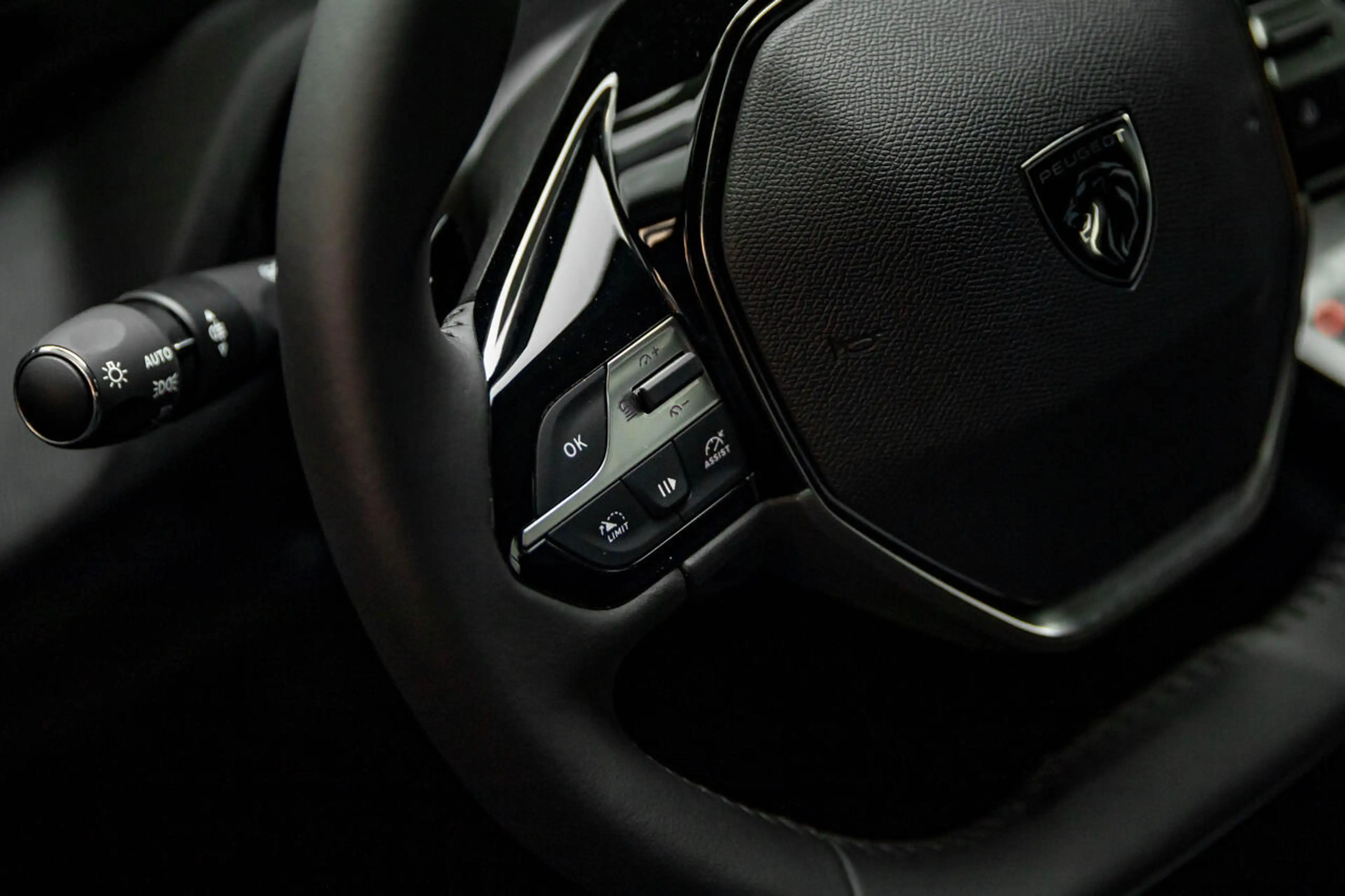 Peugeot 408 MHEV 145 PK AT | Camera | Keyless | Navi | Airc... — photo 13