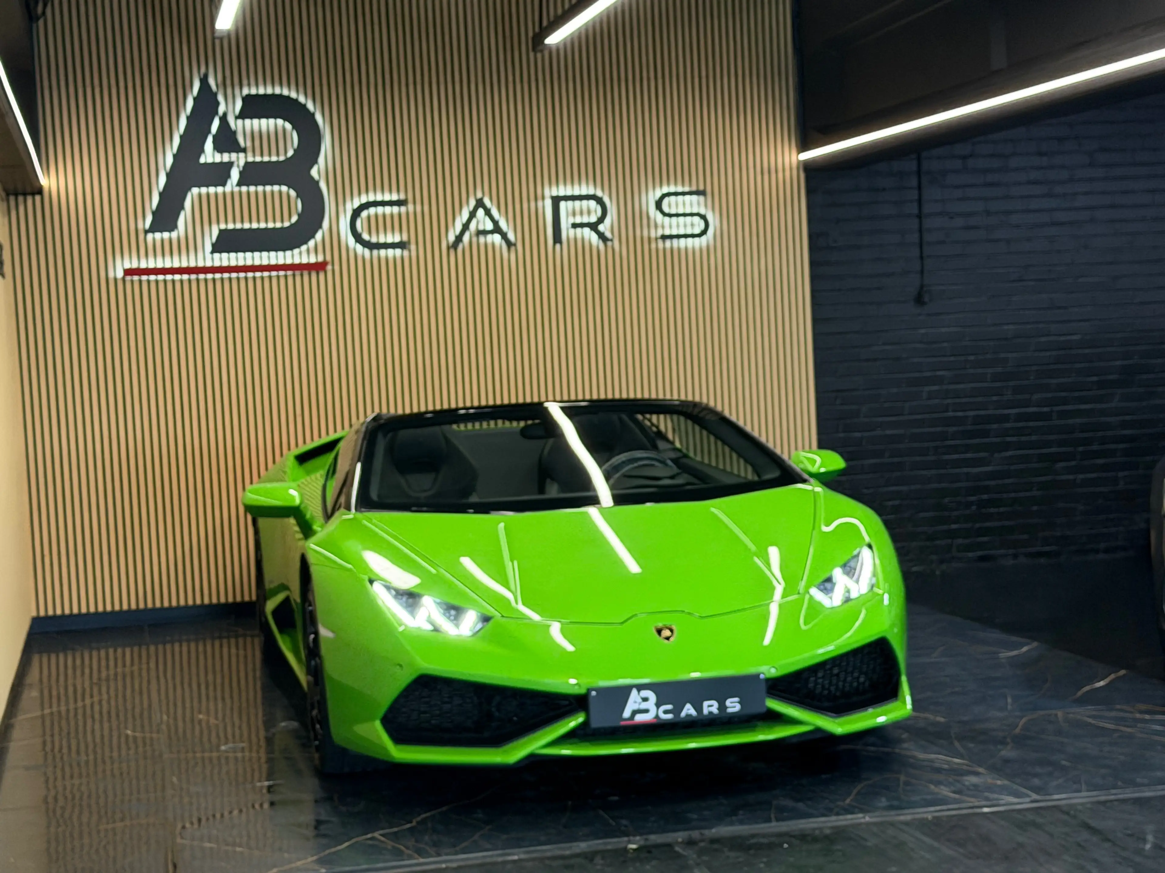 Lamborghini Huracán SPYDER 5.2I V10 40V LP610-4** BELIGUM CAR** GARANTIE 12 MOIS** — photo 3