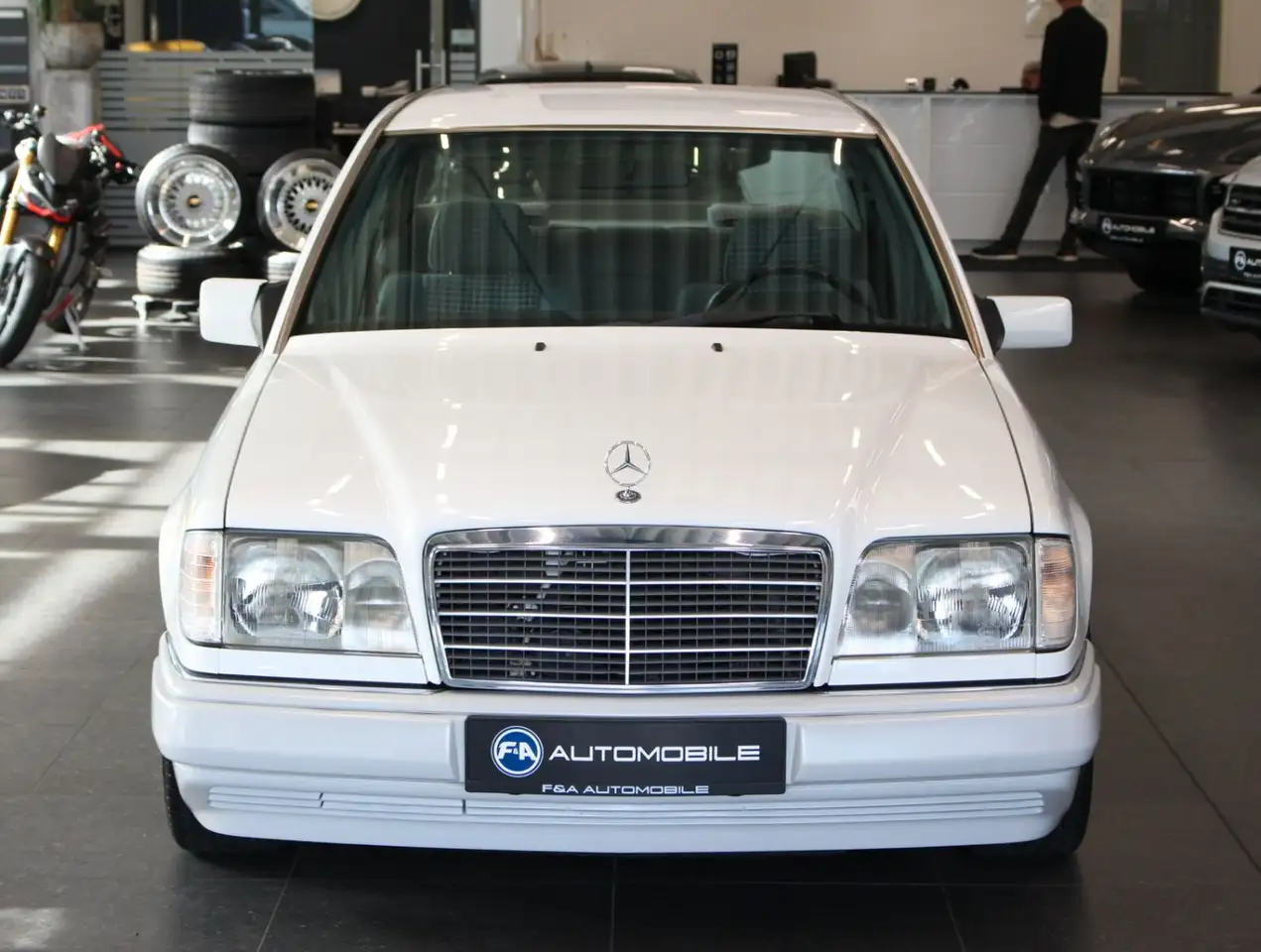 Mercedes-Benz E 220 2.Hand+Klima+126Tkm+Top Zustand, foto 3
