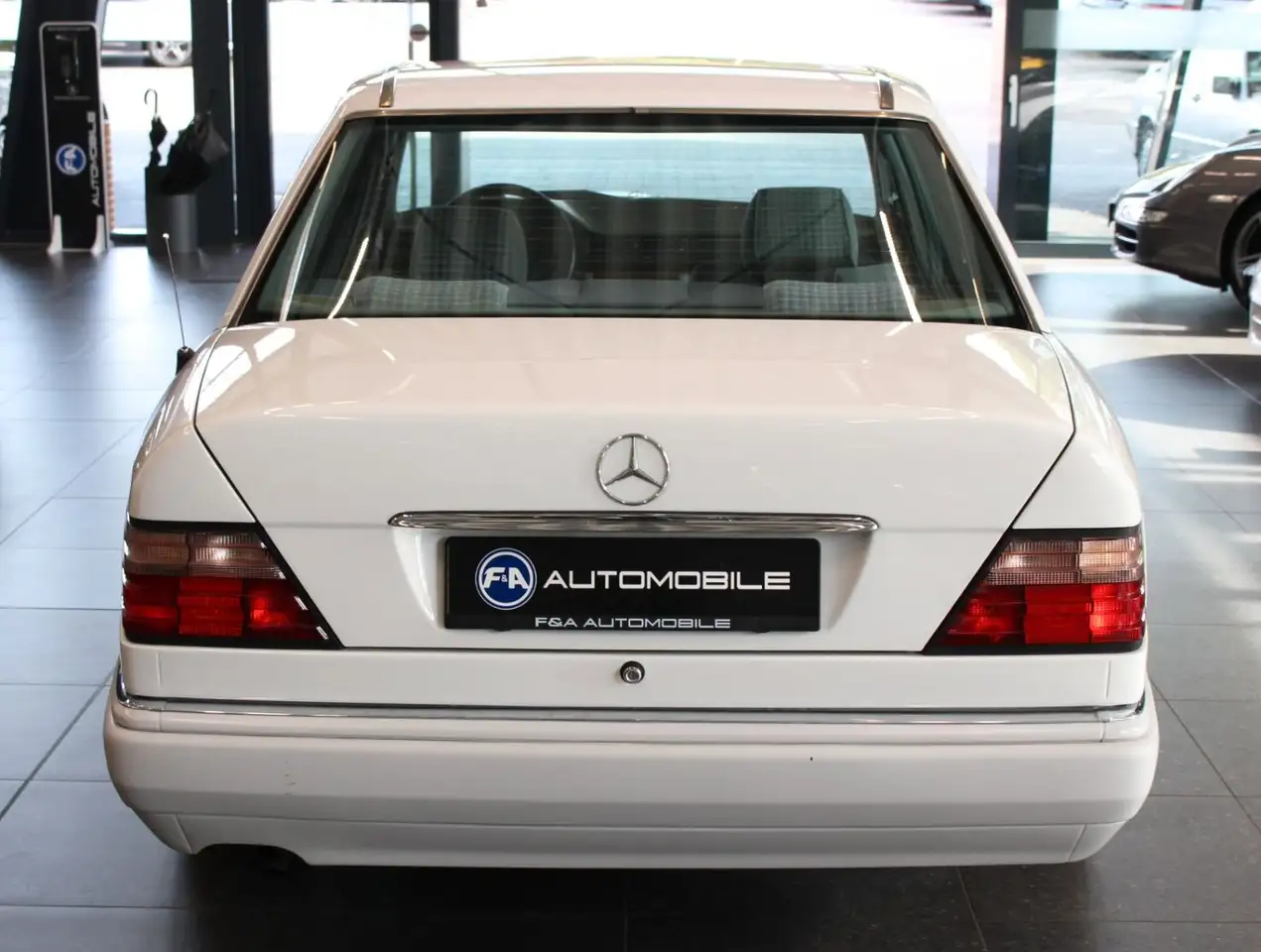 Mercedes-Benz E 220 2.Hand+Klima+126Tkm+Top Zustand, foto 6
