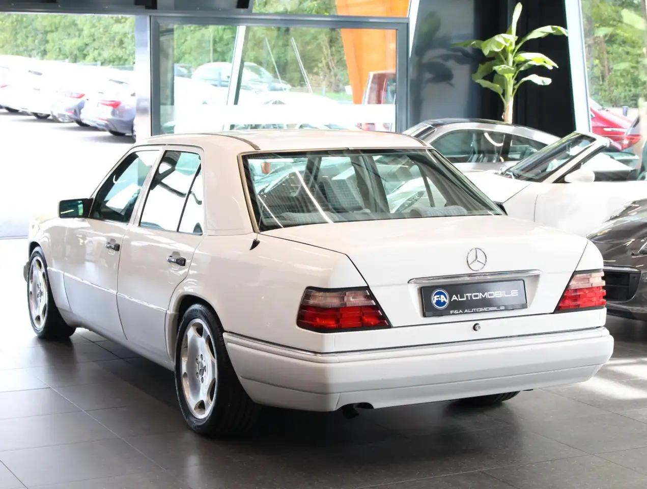 Mercedes-Benz E 220 2.Hand+Klima+126Tkm+Top Zustand, foto 4