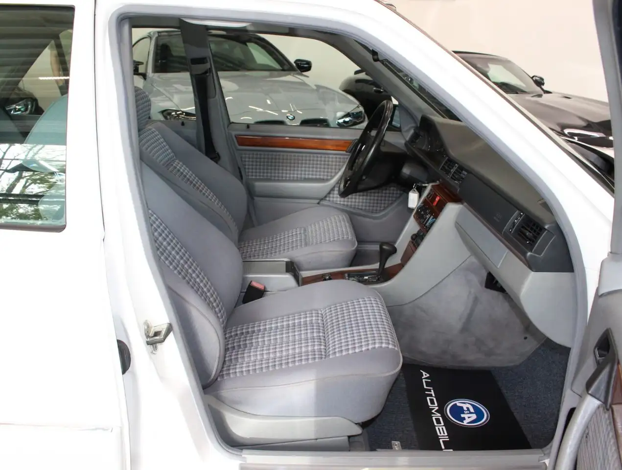 Mercedes-Benz E 220 2.Hand+Klima+126Tkm+Top Zustand, foto 8