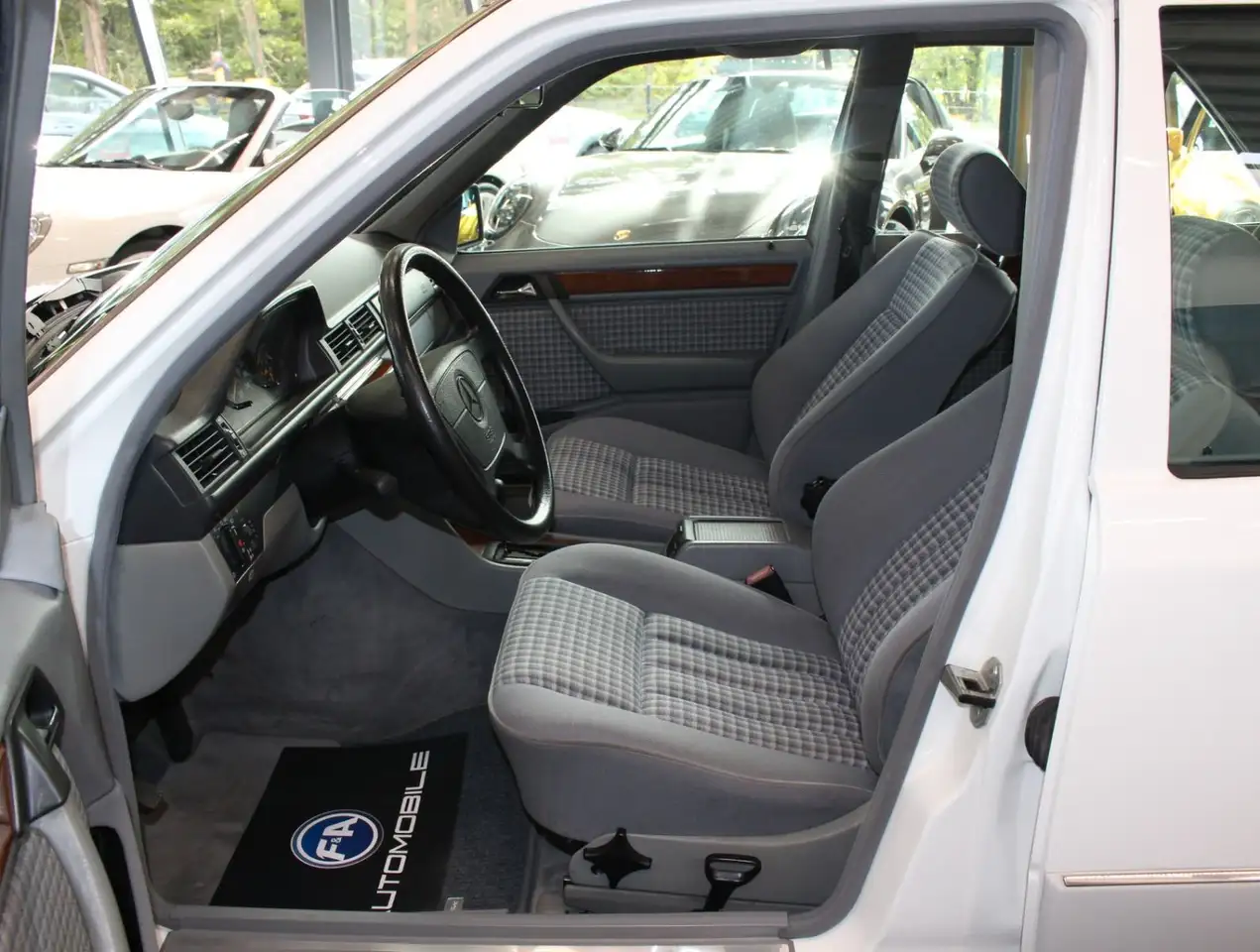 Mercedes-Benz E 220 2.Hand+Klima+126Tkm+Top Zustand, foto 11