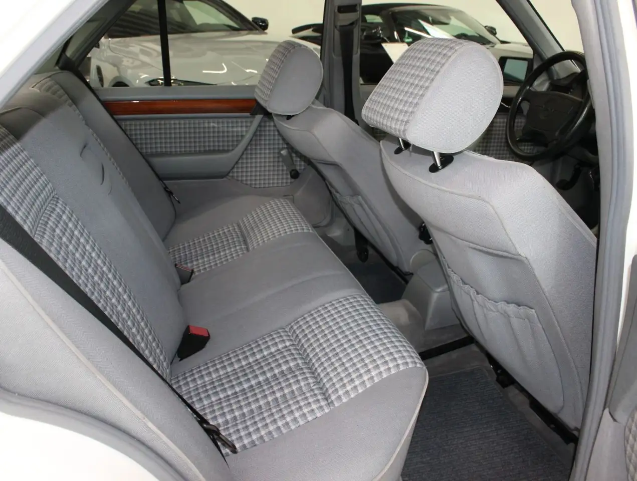Mercedes-Benz E 220 2.Hand+Klima+126Tkm+Top Zustand, foto 10