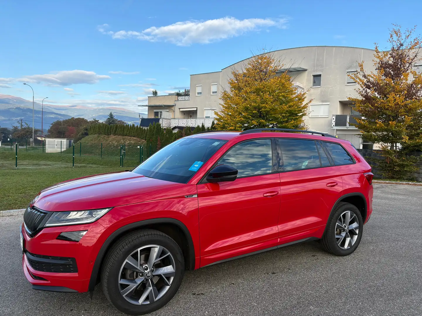 Skoda Kodiaq 1,5 TSI SportLine-7Sitzer-NAV-LES-AHK-VIRTUAL Rot - 2