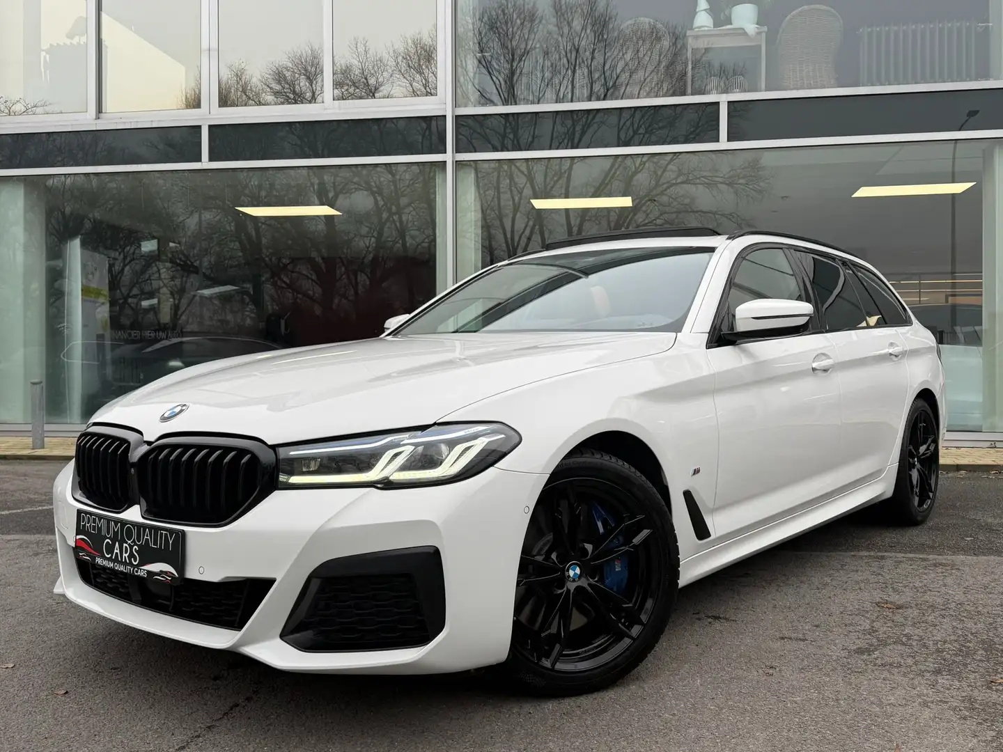 BMW 540 xDrive M Sport Edition / LASERLIGHTS / PANO / HUD/ Wit - 1