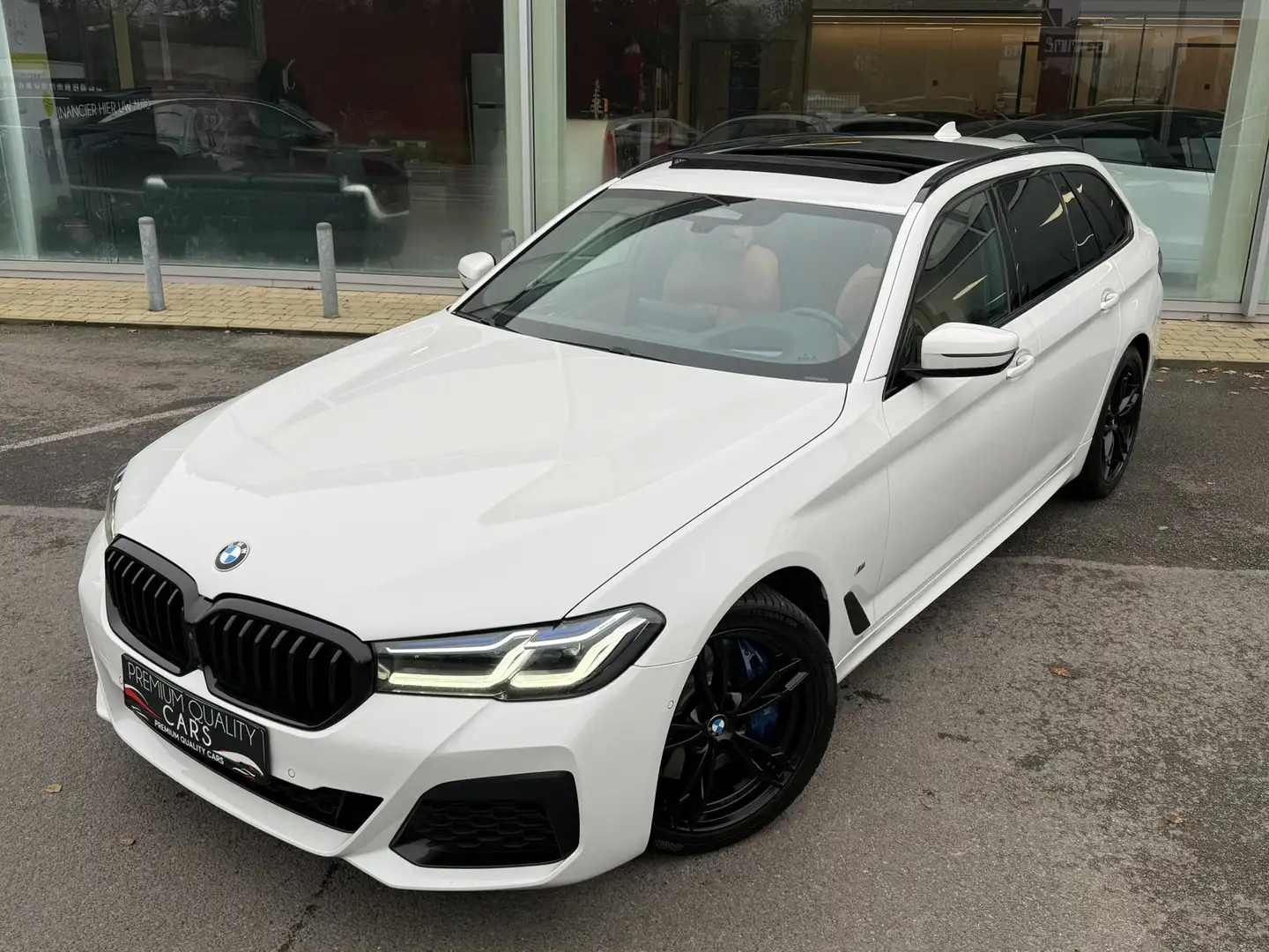 BMW 540 xDrive M Sport Edition / LASERLIGHTS / PANO / HUD/ Wit - 2