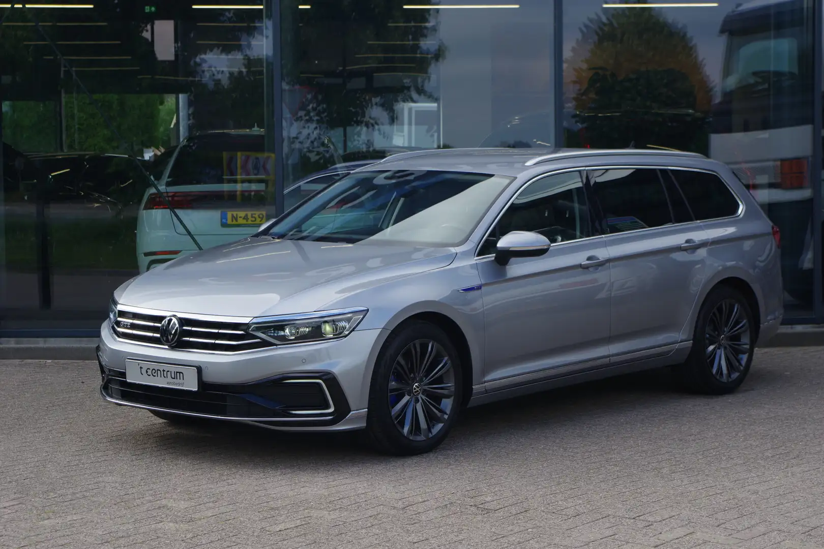 Volkswagen Passat Variant 1.4 TSI PHEV GTE 218 PK Business PHEV, Adap. Cruis Grijs - 1
