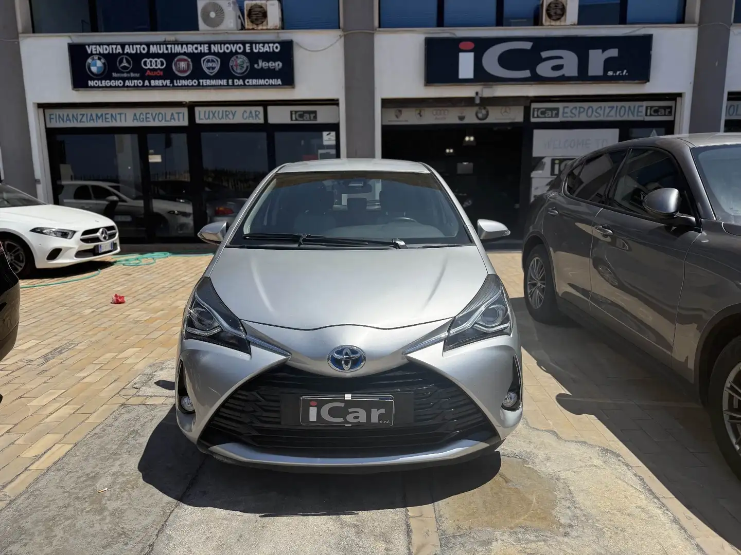 Toyota Yaris Yaris III 5p 1.5h Cool Argento - 1