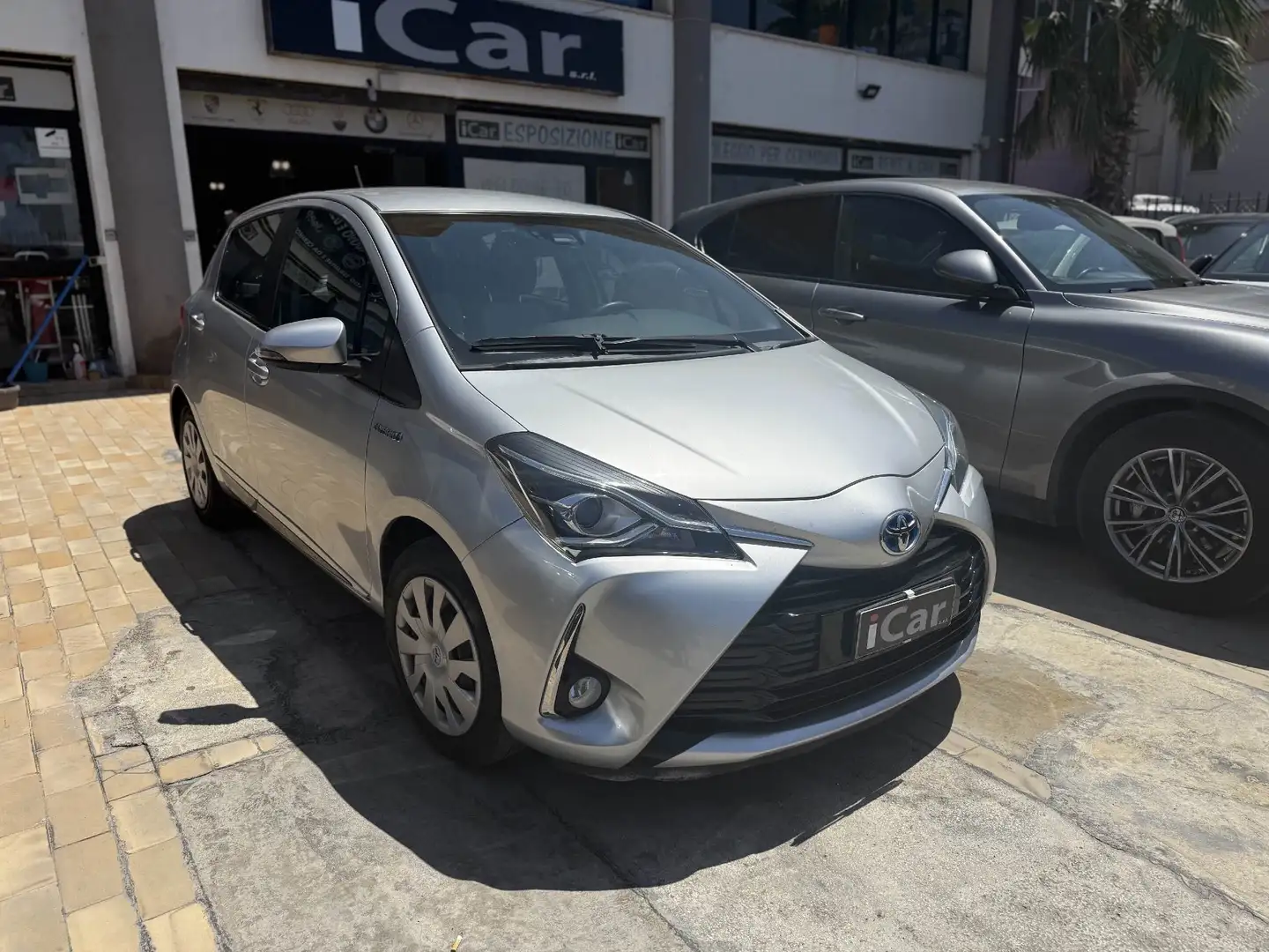 Toyota Yaris Yaris III 5p 1.5h Cool Argento - 2