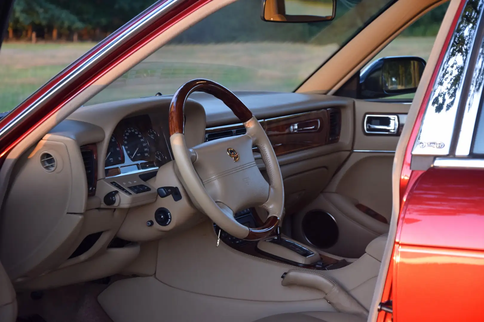 Daimler Six 4.0 SWB – Carnival Red – 49.940km – Y1995 Rouge - 2