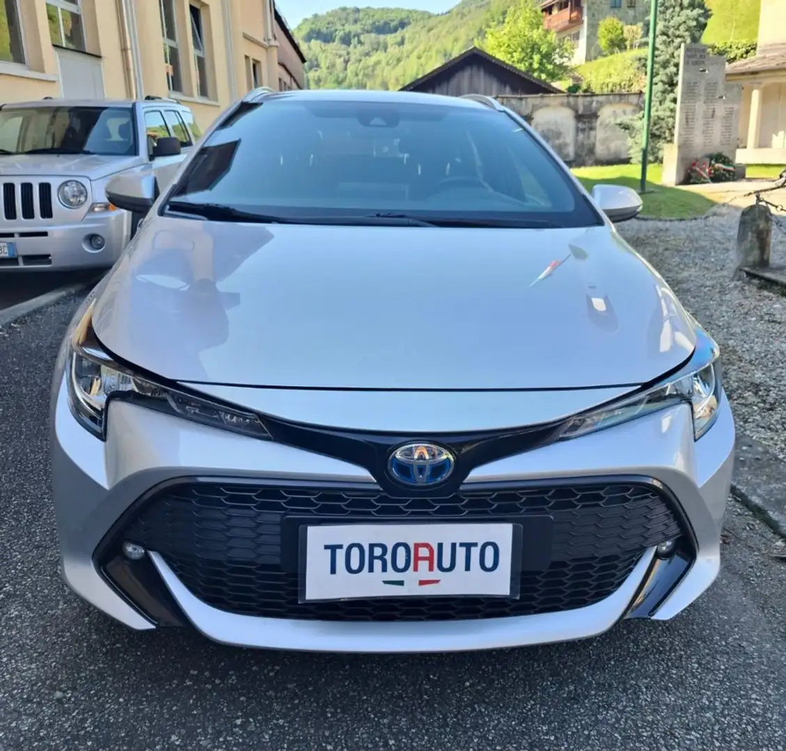 Toyota Corolla Touring Sports 1.8 Hybrid Business Zilver - 2