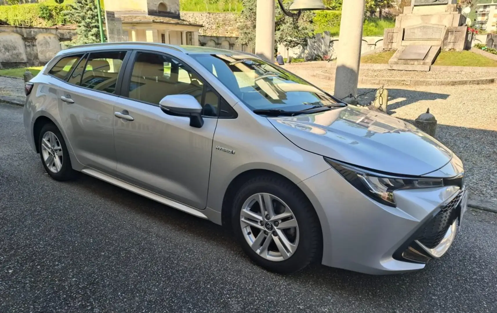 Toyota Corolla Touring Sports 1.8 Hybrid Business Zilver - 1