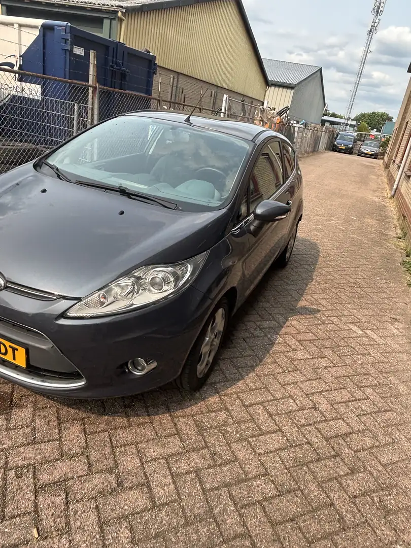 Ford Fiesta 1.4 Trend LPG Grijs - 1