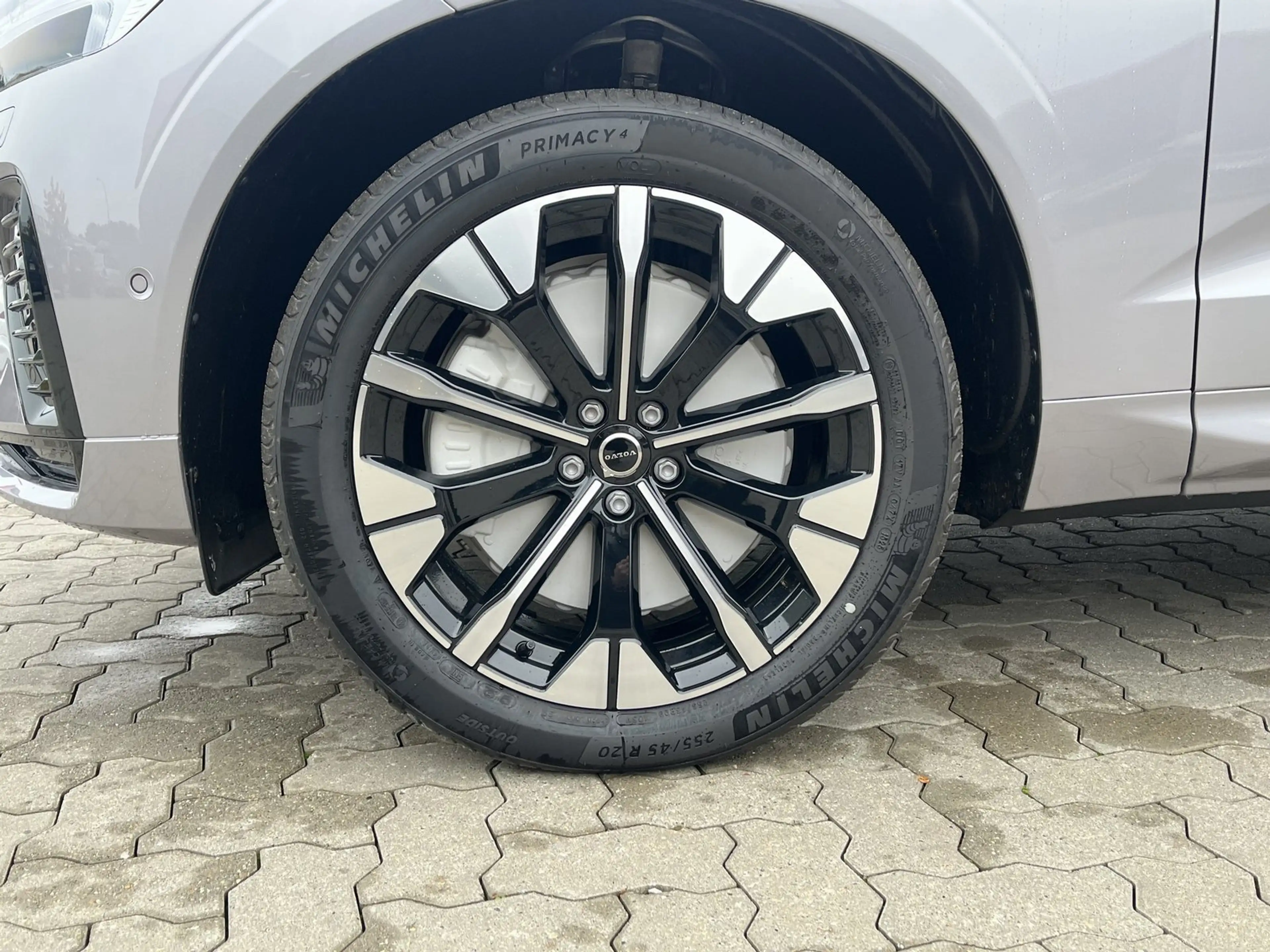 Volvo XC60 T8 AWD Plug-in Hybrid Elektrisch/Benzin Ultra Dark — photo 9