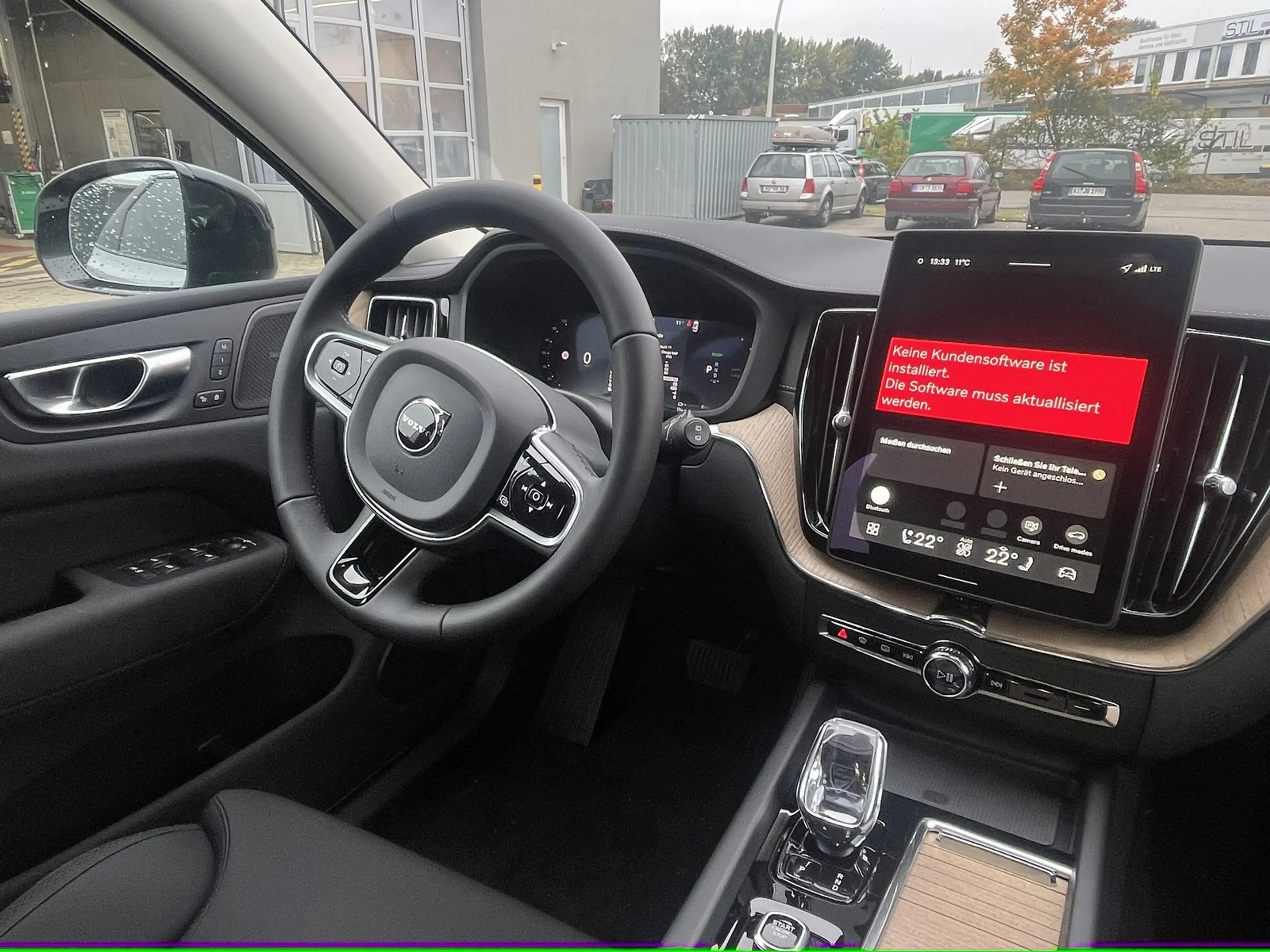 Volvo XC60 T8 AWD Plug-in Hybrid Elektrisch/Benzin Ultra Dark — photo 15