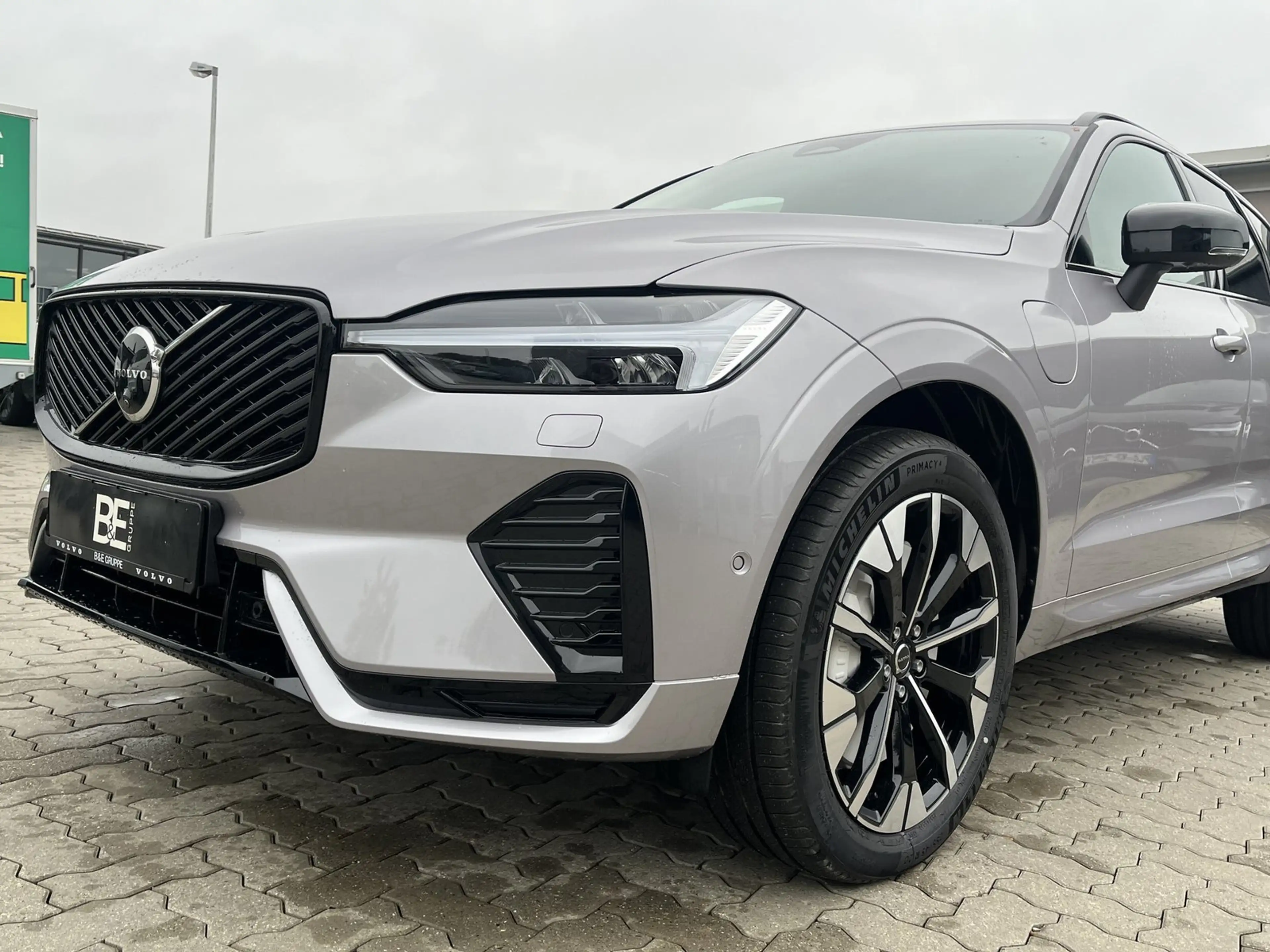 Volvo XC60 T8 AWD Plug-in Hybrid Elektrisch/Benzin Ultra Dark — photo 10