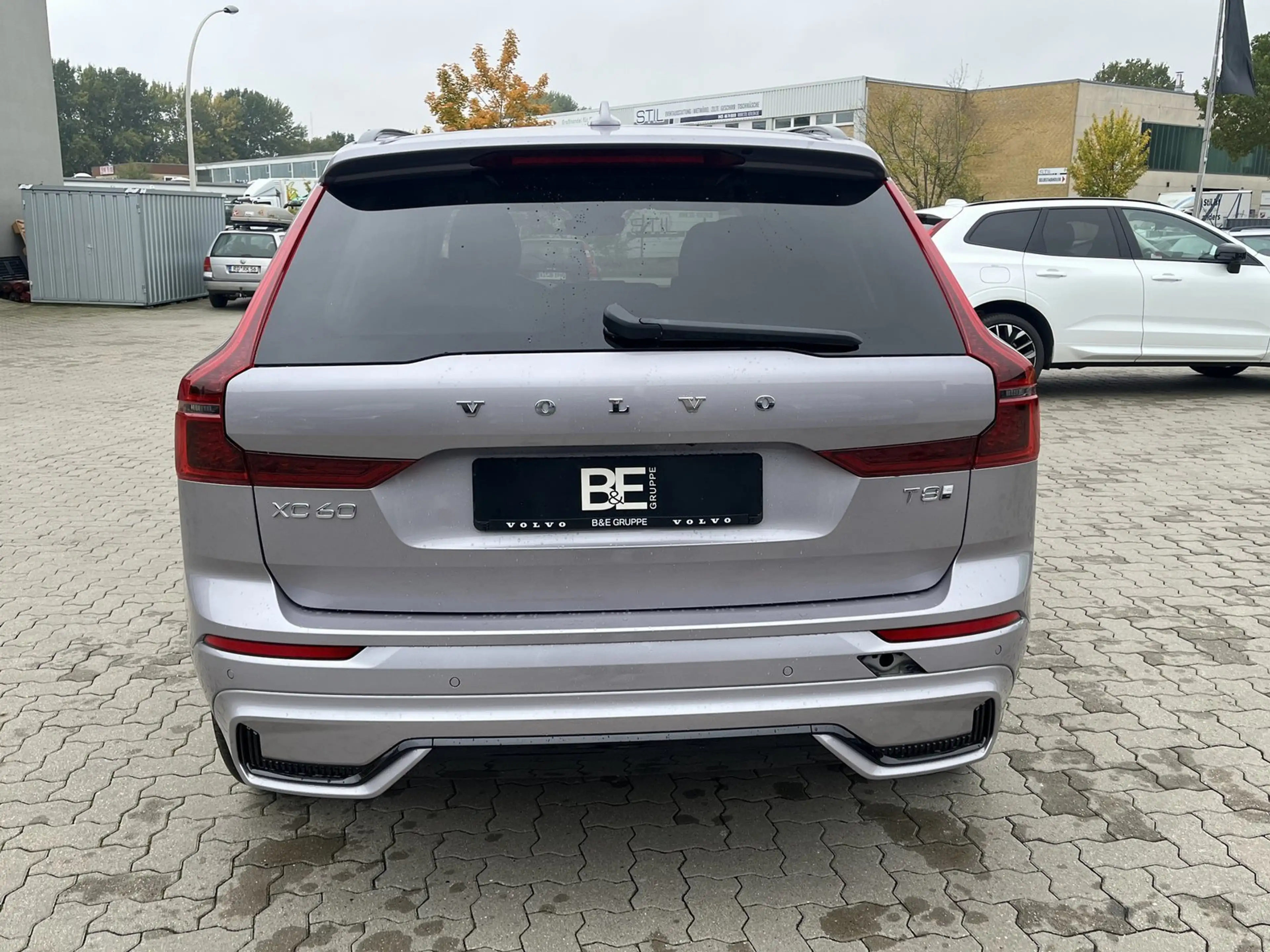 Volvo XC60 T8 AWD Plug-in Hybrid Elektrisch/Benzin Ultra Dark — photo 6
