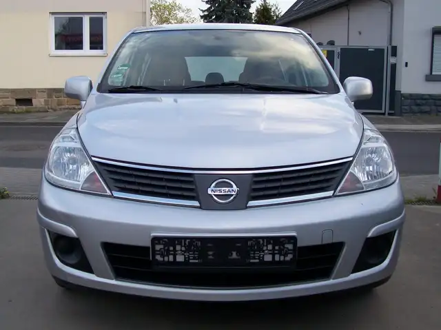 Nissan Tiida Visia