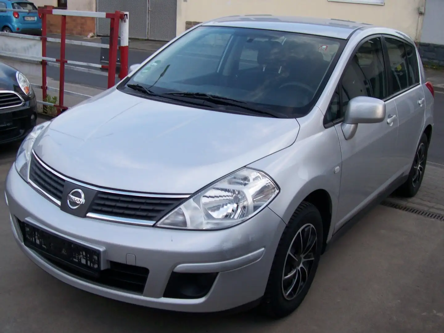 Nissan Tiida Visia Grau - 1