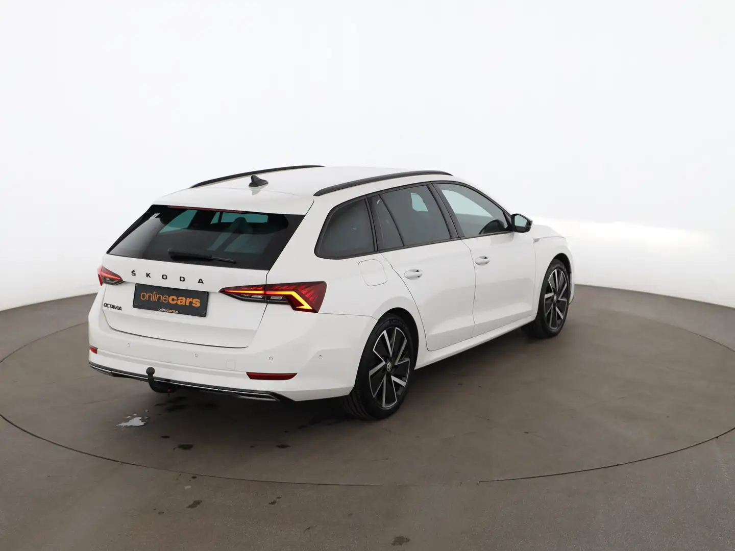 Skoda Octavia Combi 2.0 TDI Sportline Aut MATRIX AHK Weiß - 2