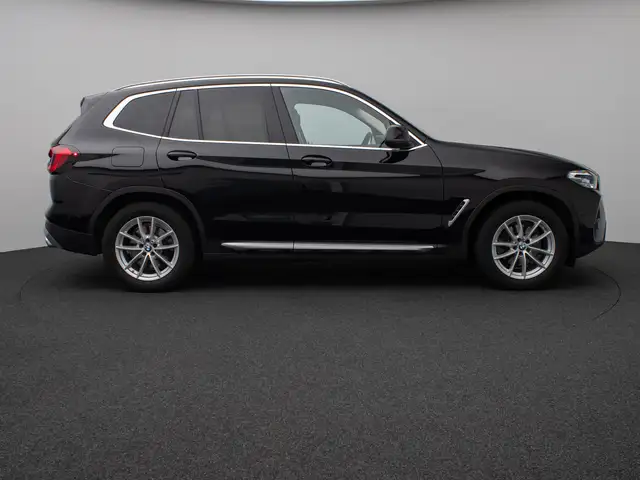BMW X3 view 5