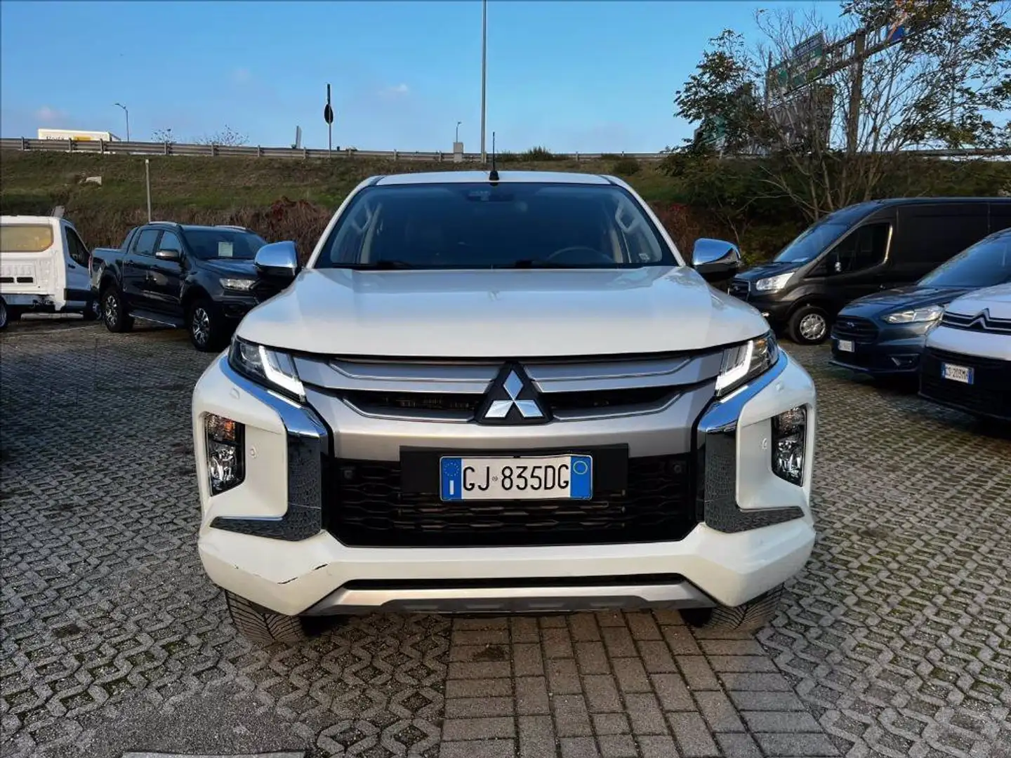 Mitsubishi L200 d.cab 2.3d Diamond 4wd 150cv auto Blanco - 2