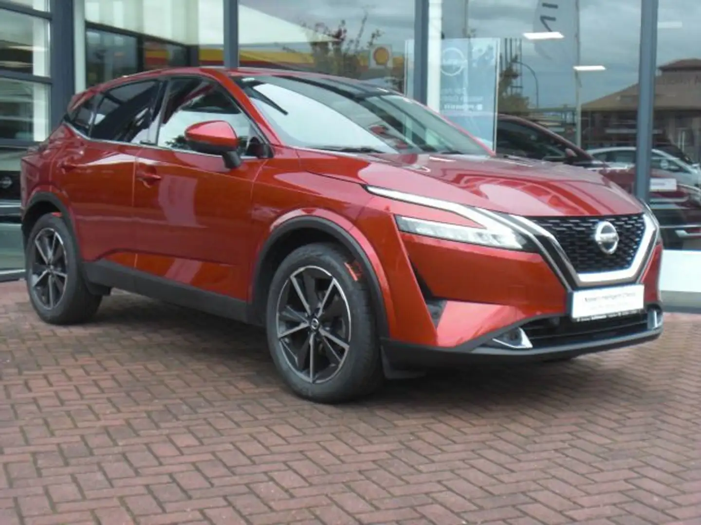 Nissan Qashqai 1.3 MHEV Tekna NAVI 4x KAMERA PDC SHZ Rouge - 2