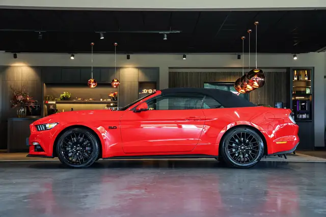 Ford Mustang view 3