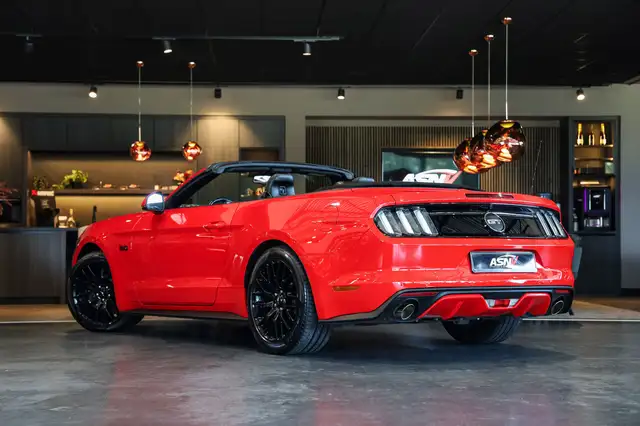 Ford Mustang view 4