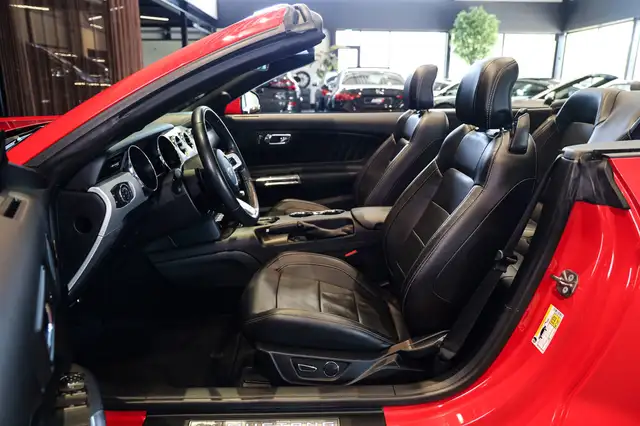 Ford Mustang view 7