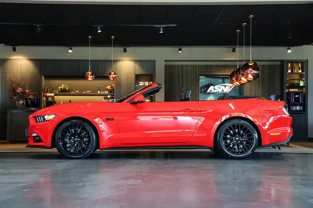 Ford Mustang view 2
