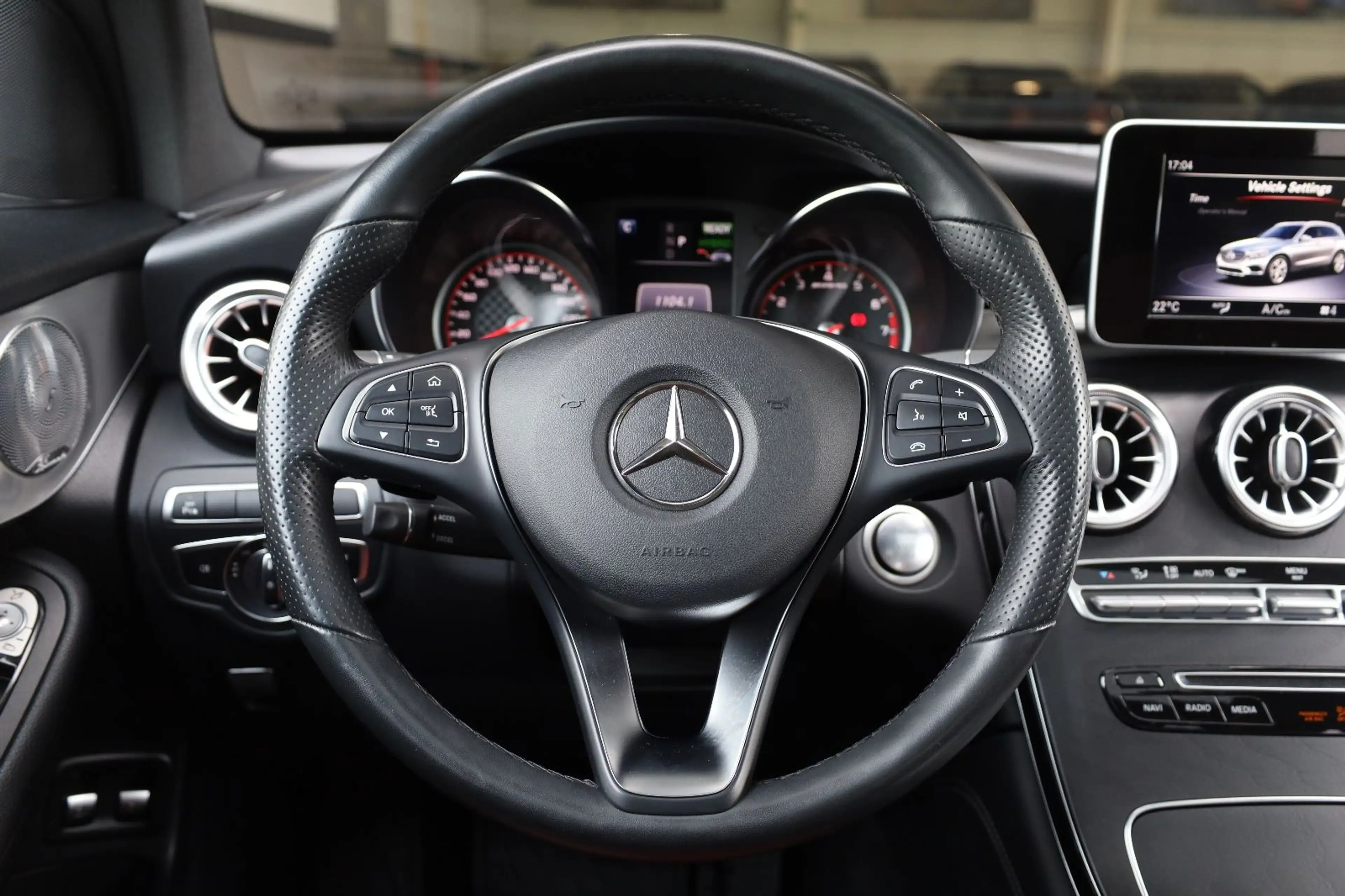 Mercedes-Benz GLC 350 e 4MATIC/BURMESTER/PANO/SHZ/TOTW/RFK/R19 — photo 12