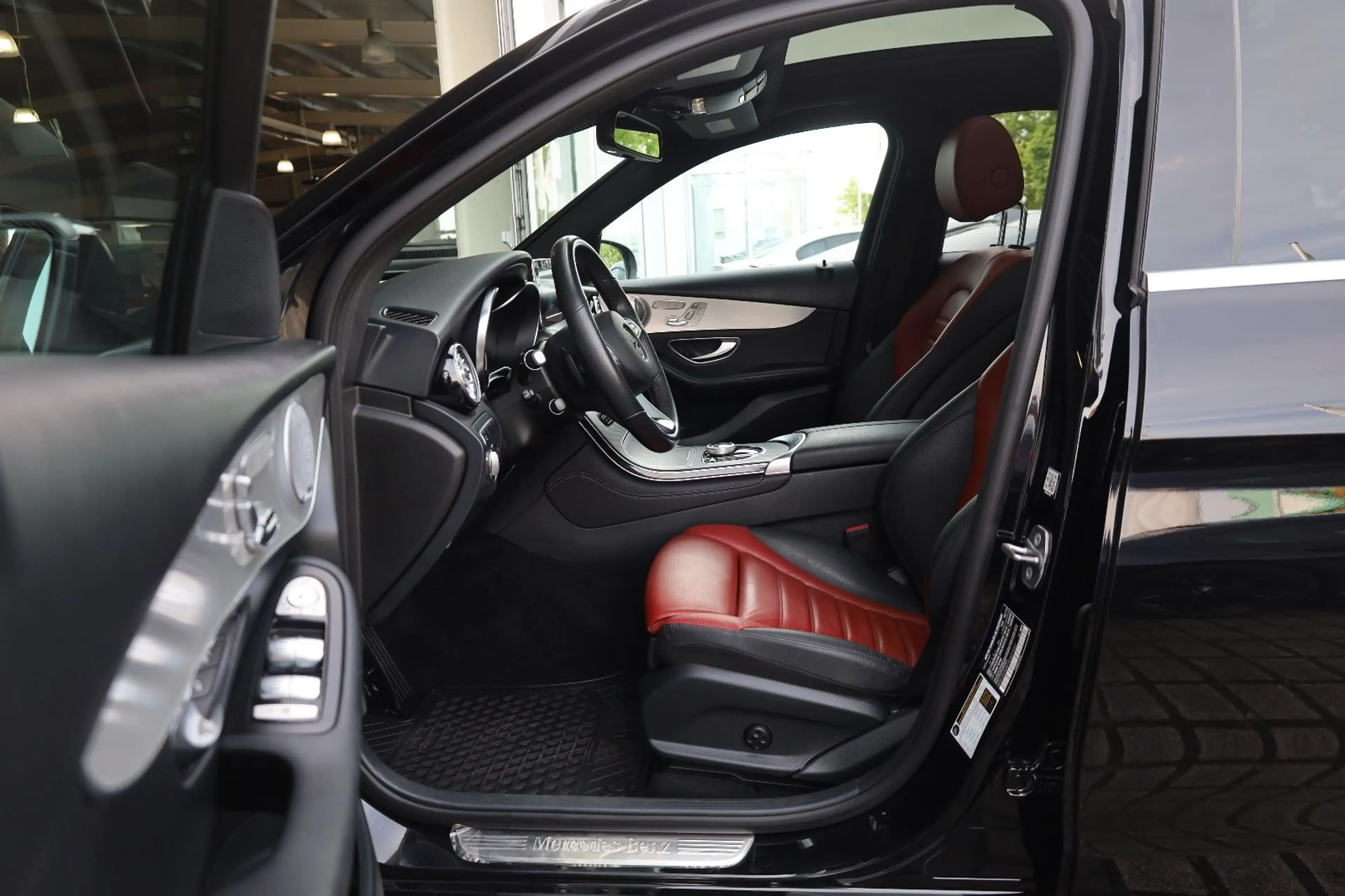 Mercedes-Benz GLC 350 e 4MATIC/BURMESTER/PANO/SHZ/TOTW/RFK/R19 — photo 9