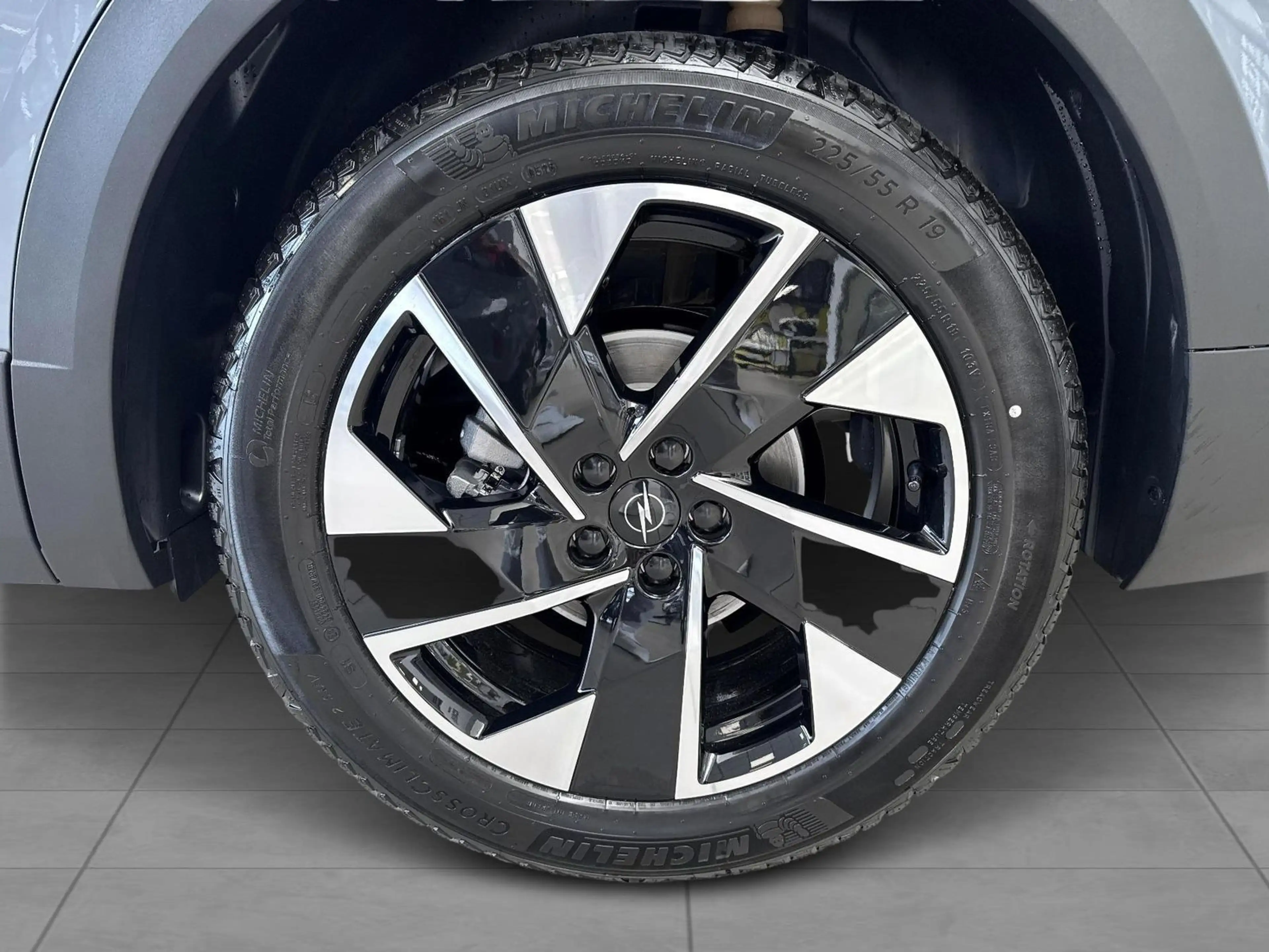 Opel Grandland X Grandland Edition Hybrid 145 PS Allwetterreifen — photo 6