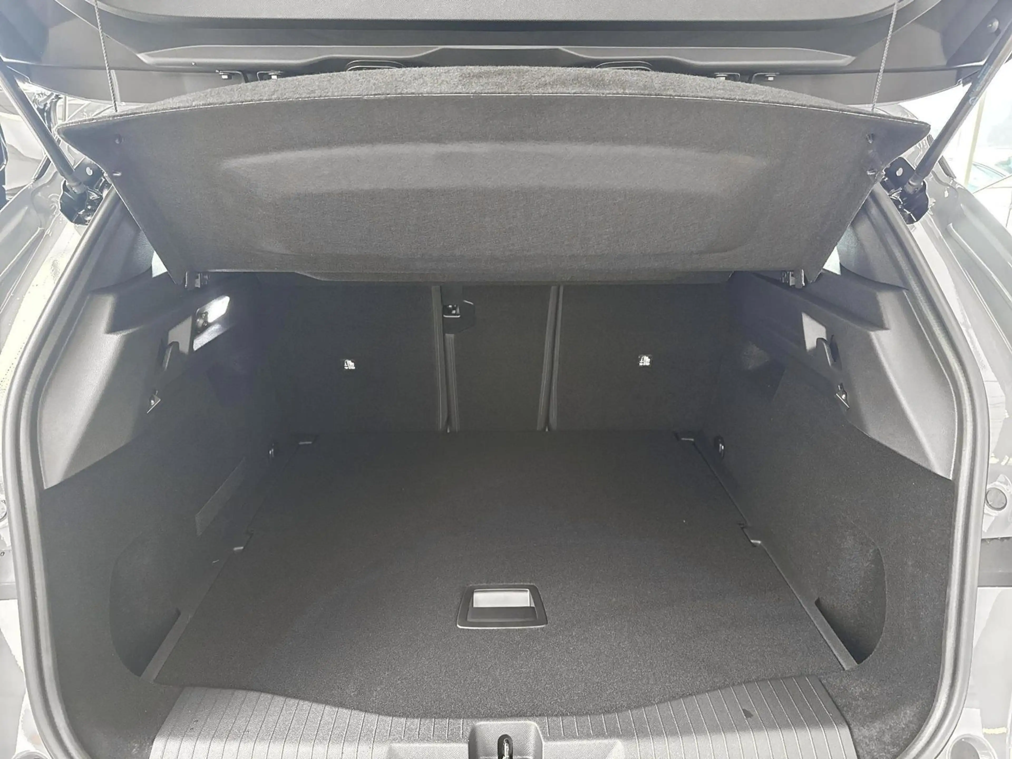 Opel Grandland X Grandland Edition Hybrid 145 PS Allwetterreifen — photo 5