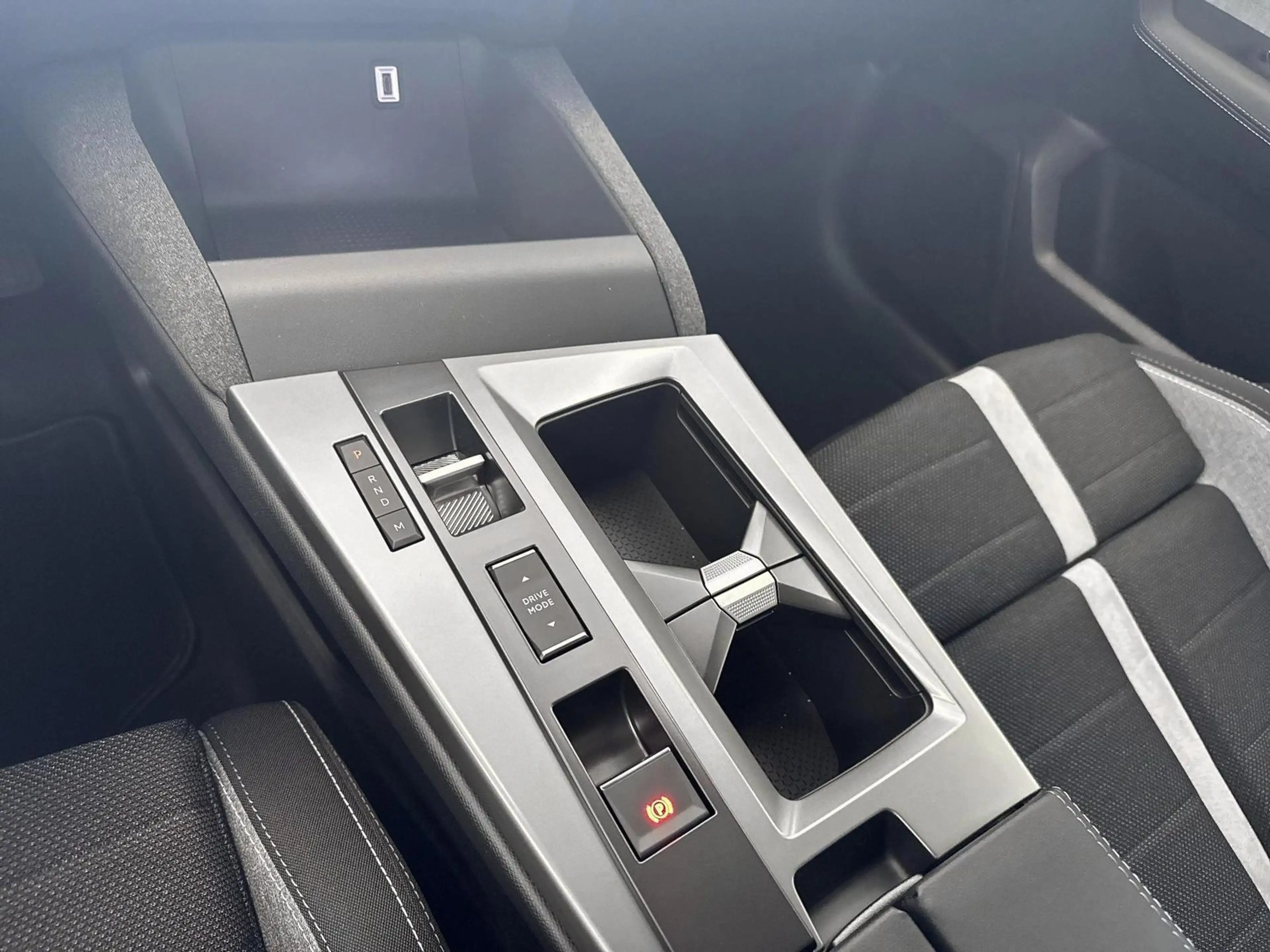 Opel Grandland X Grandland Edition Hybrid 145 PS Allwetterreifen — photo 11