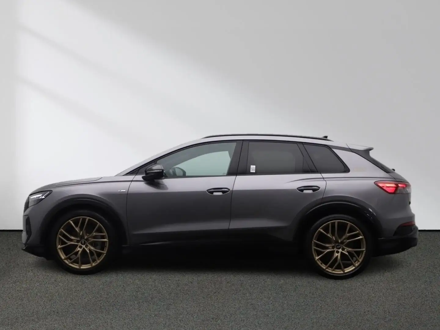 Audi Q4 e-tron quattro Matrix Pano B&O Digi-Cockpit Grau - 2
